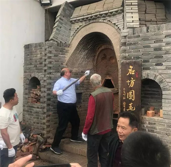  香港知識(shí)產(chǎn)權(quán)交易所將為景德鎮(zhèn)地區(qū)的藝術(shù)瓷和生活用瓷帶來數(shù)十億的產(chǎn)值！